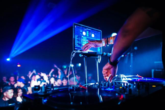 Close up of a DJ using Serato DJ Pro in a live venue