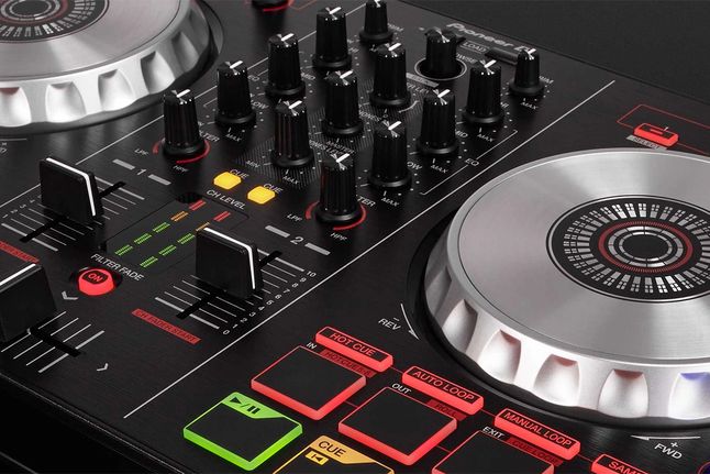 Close up of Pioneer DJ DDJ-SB2 hardware