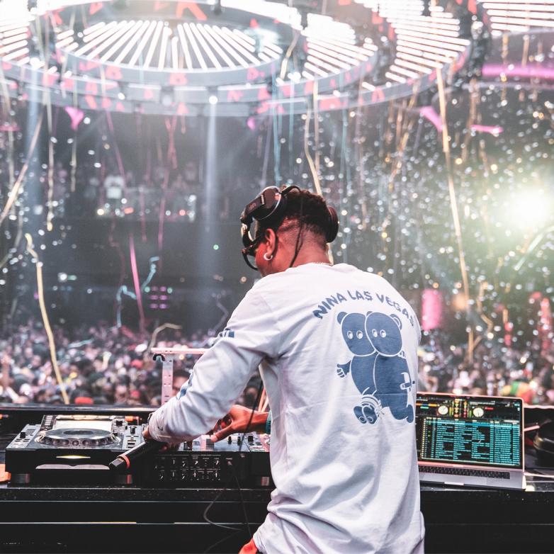 DJ Puffy using Serato DJ Pro in a live venue